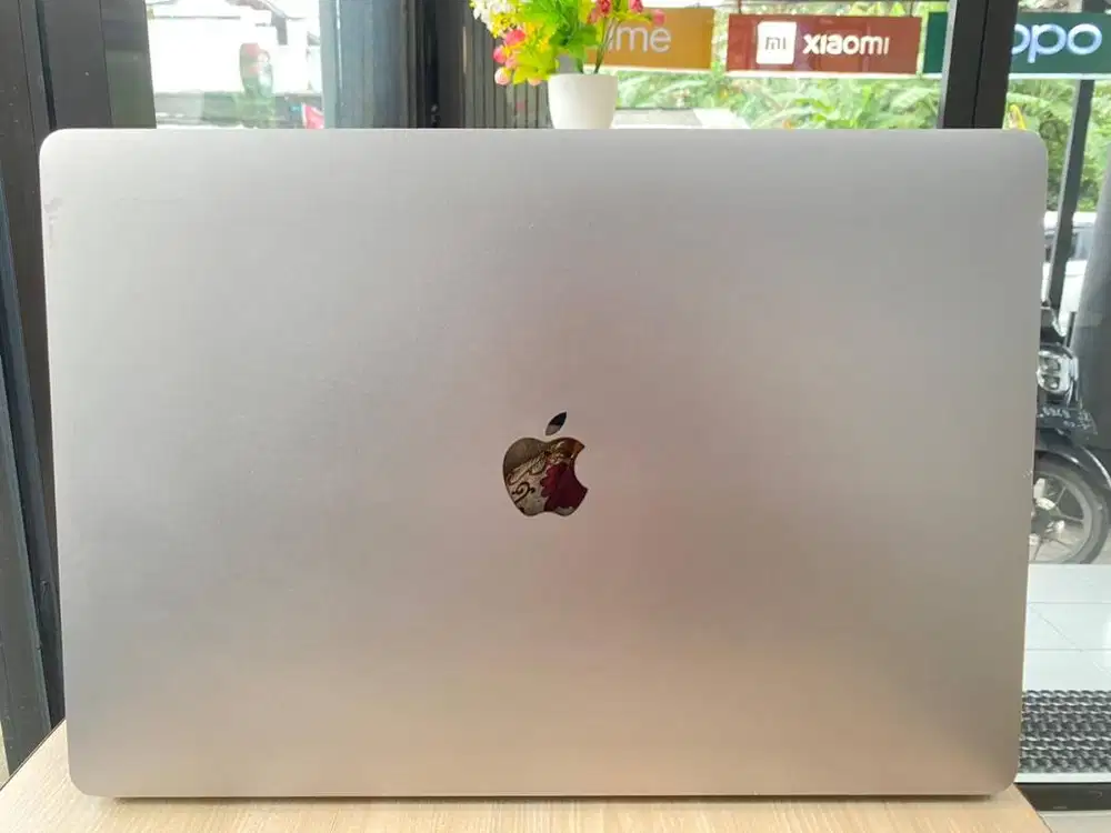 Macbook Pro 2019 (A2141) Core i7 RAM 16GB/512GB Layar Retina