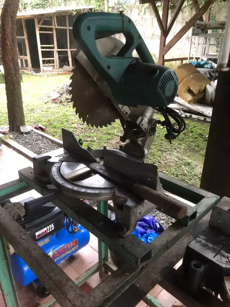 Makita mitter saw