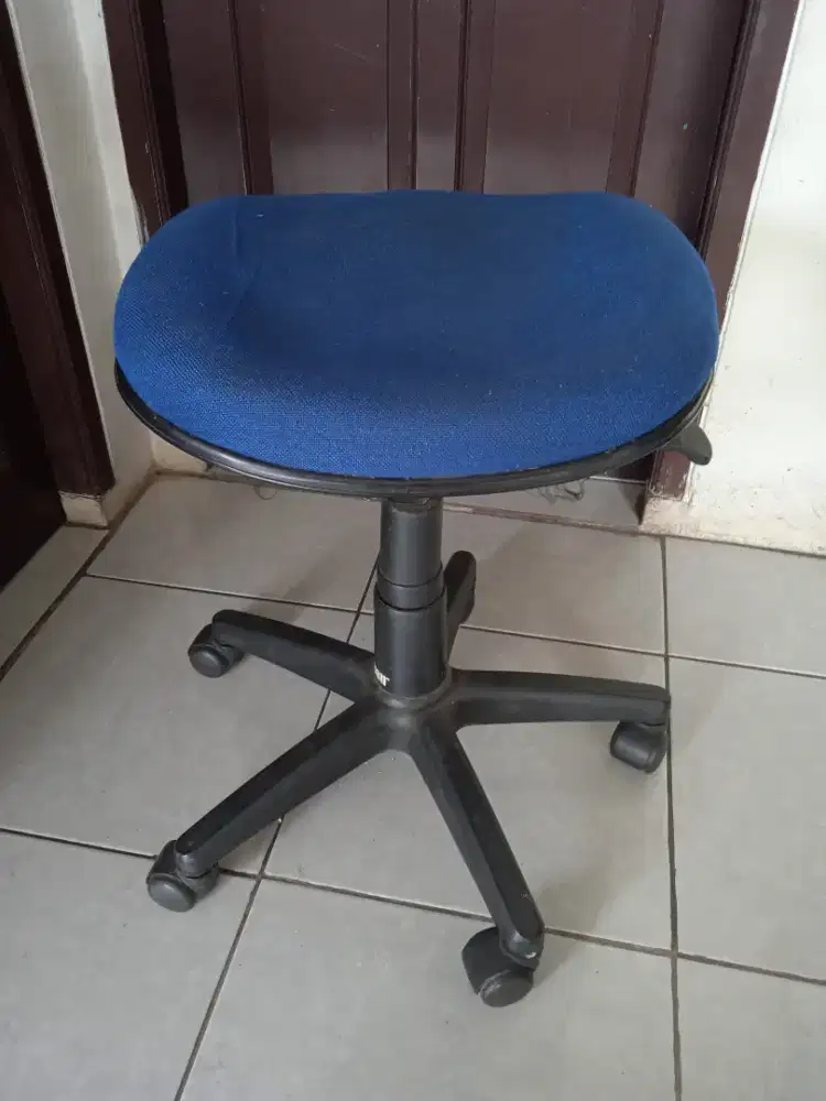 Kursi roda kantor