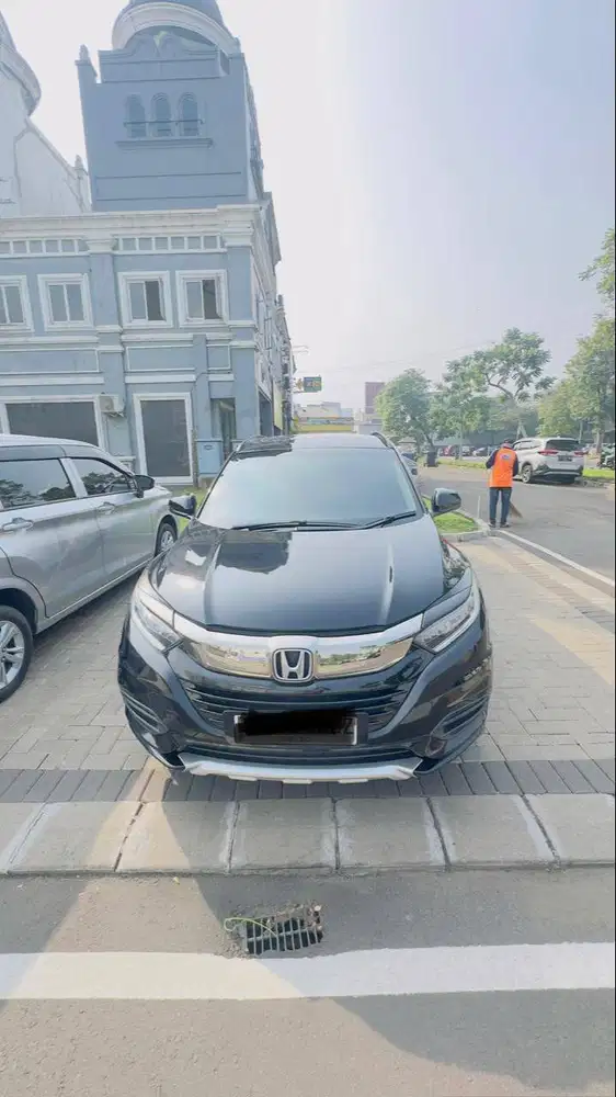 HRV Prestige 1.8 AT, rakitan tahun 2019 STNK 2020 warna Hitam