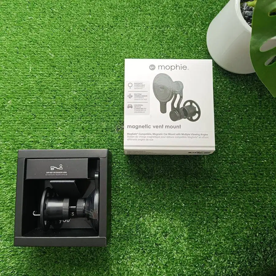 Mophie Magnetic Car Mount with Multiple Viewing Angels