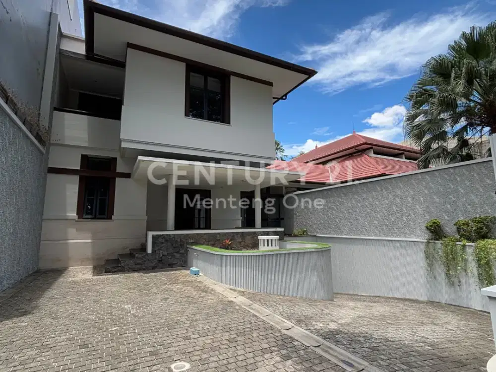 Disewa Rumah Mewah di Kawasan Inti Menteng, Jakarta Pusat | LT 570 m², LB 850 m², Basement & Balkon | USD 6,000/Bulan