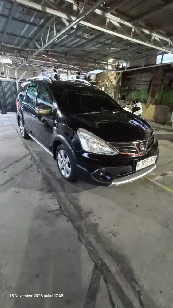 Jual Nissan Grand Livina XGear Automatic , terawat pemakaian pribadi