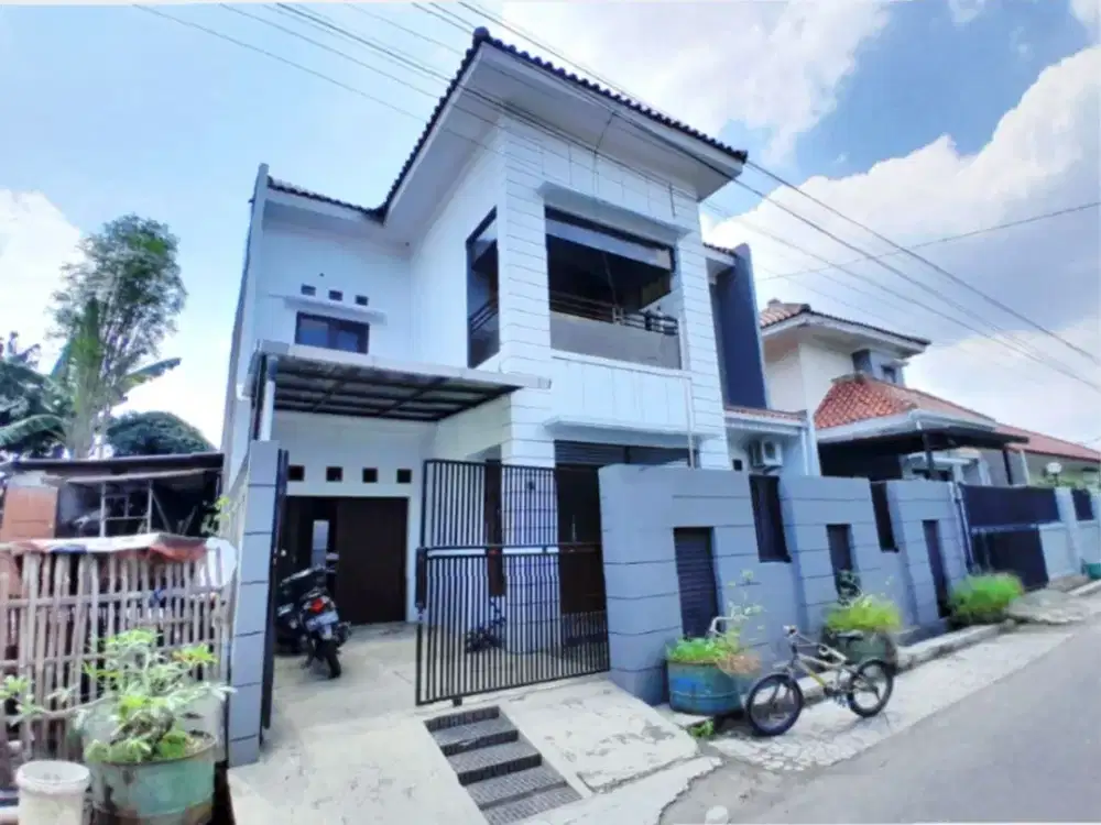 Rumah Mewah Ada Kolam Renang Solo Kota Dekat Ke UMS