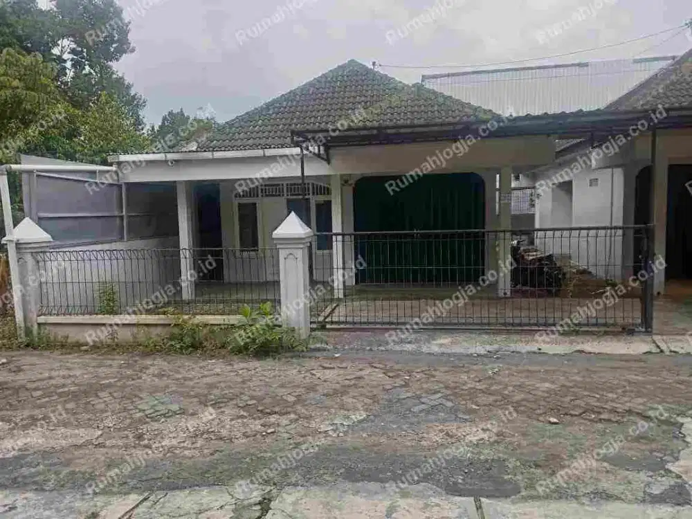 tanah dan bangunan rumah jln Kalimatan jln Kaliurang KM 6