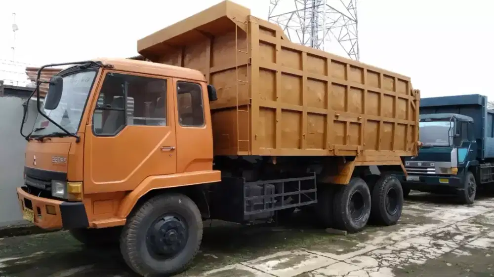 Dumptruck Dump truck Damtrek Damtruk Mitsubishi Fuso Ganjoo