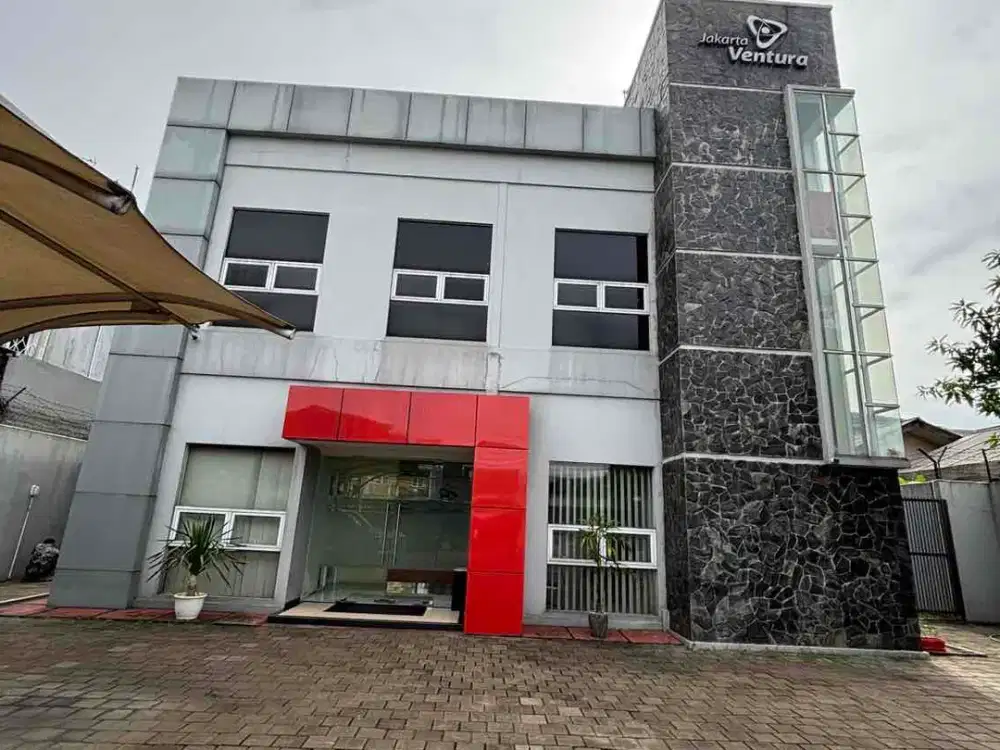 Dijual Gedung 3 lt 18,5 x 47 m2 di Tanjung Barat Jagakarsa Jaksel lt 876 m2 lb 629 m2 parkiran luas mobil 15, motor 20,nego