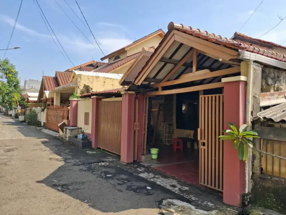 Dijual Rumah di Area Strategis Cilandak Barat