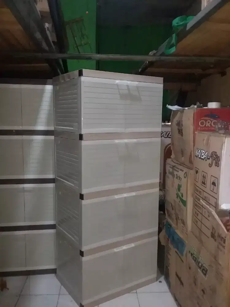 Lemari plastik 4 susun