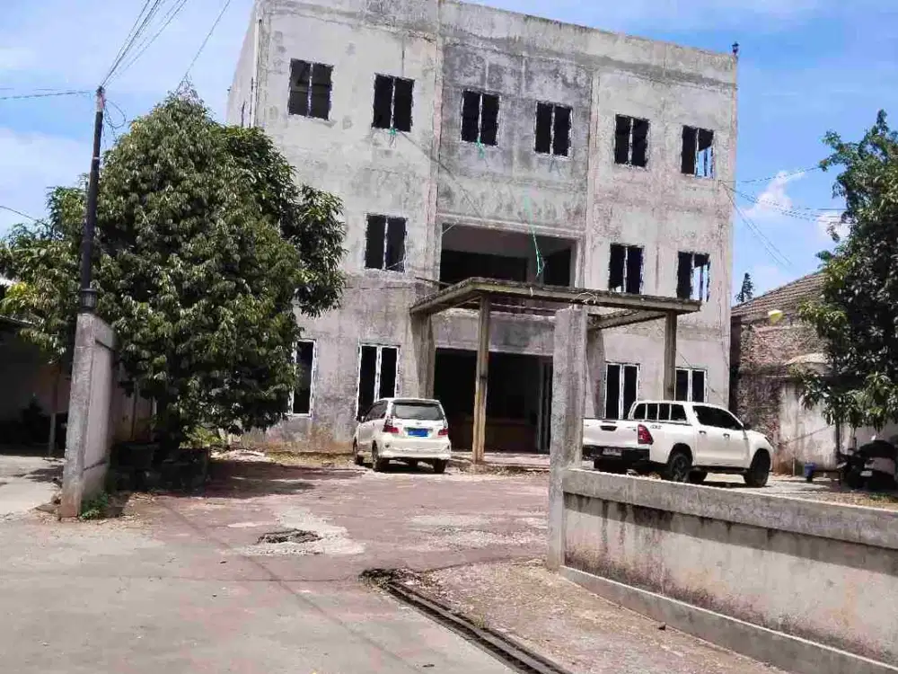 Dijual murah Gedung baru 3 lantai (tinggal finishing) +lahan parkir 751 m2 di pekayon akses truk /mobil besar
