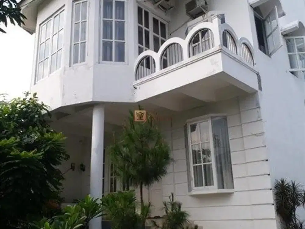 Dijual Rumah Hook 3 Lantai – Modern Klasik – Komplek Telkom Tebet, Jakarta SelatanUnfurnished – Lokasi Strategis – Lingkungan Tenang & Asri.