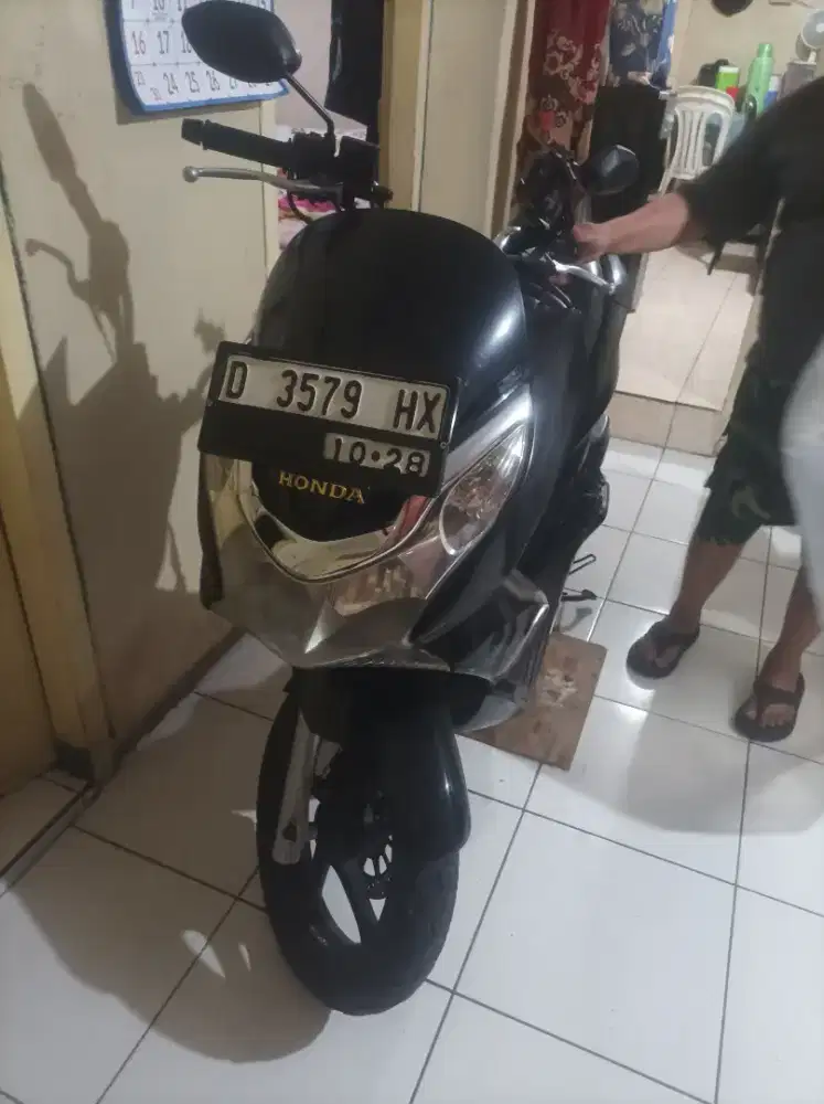 PCX CBU 2010hitam