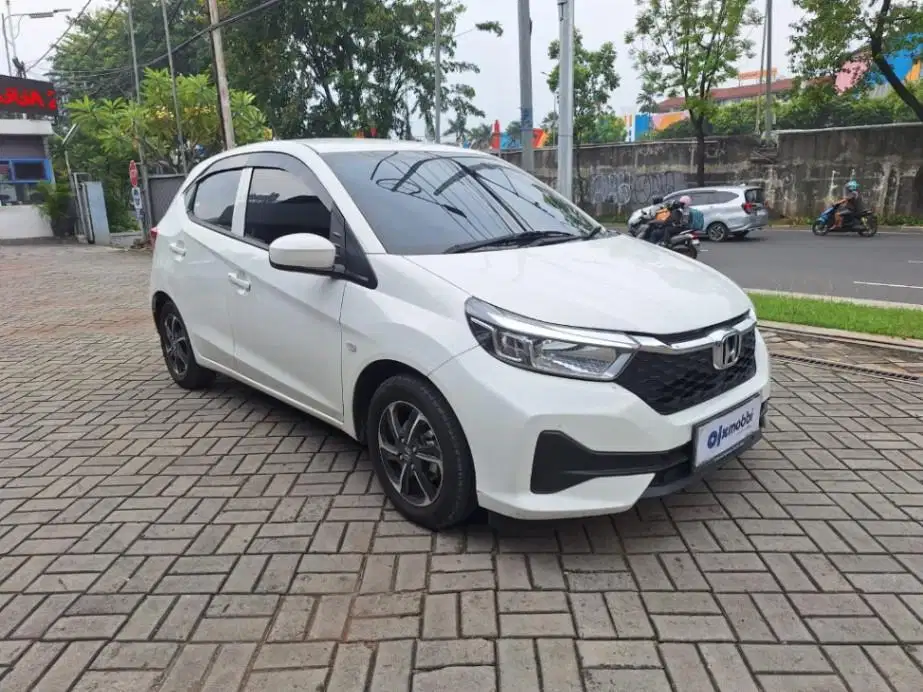 LOW DP Honda Brio Satya 1.2 E Bensin-AT 2025 WFG