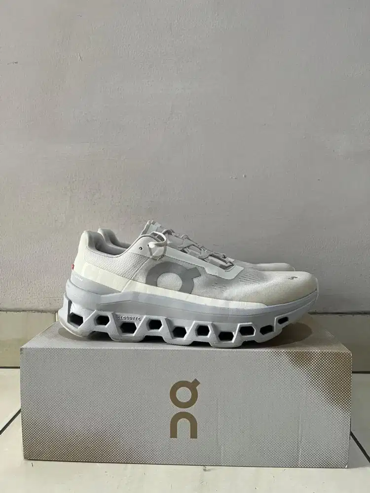 On cloud monster white glacier