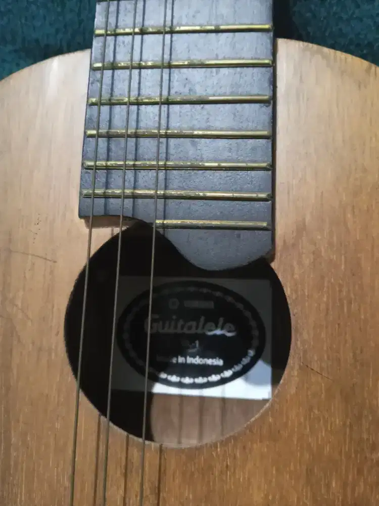 Gitar kecil merk yamaha
