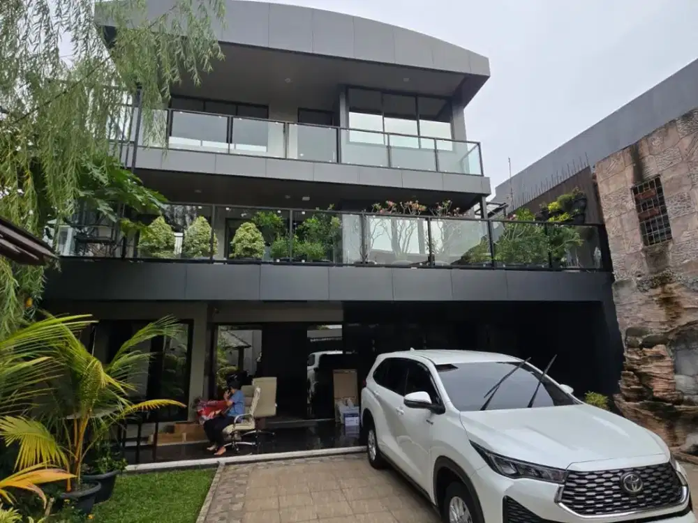 Dijual Rumah 3 Lantai dijalan Kartini