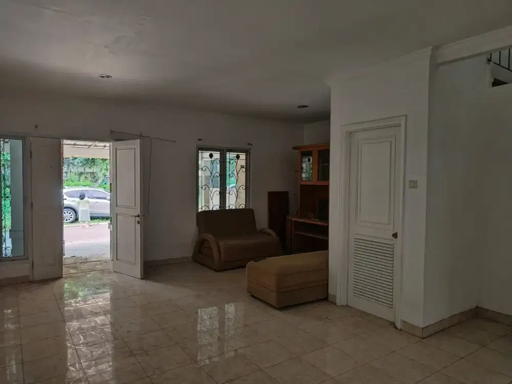 Di Jual Rumah Strategis di Rafles hils