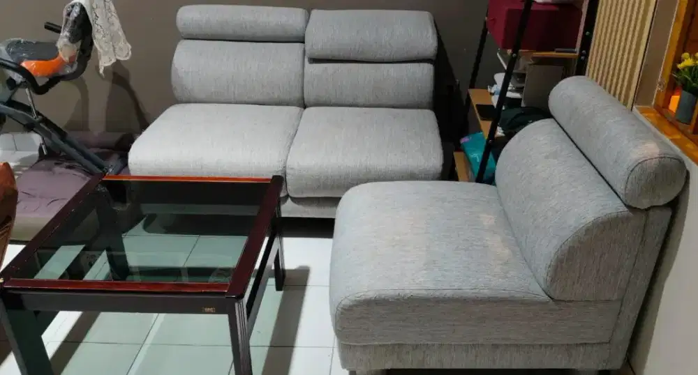Preloved Sofa 2 + 1 Seater

Sudah termasuk meja