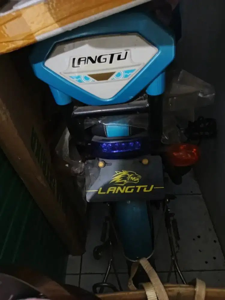 Sepeda listrik merk LANGTU, sdh mati, tp bodi masih cantik
