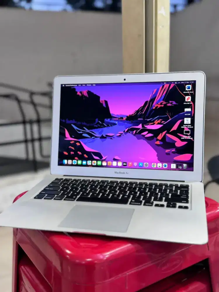 Macbook Air 2015
OS Monterey
Ram 8/128gb