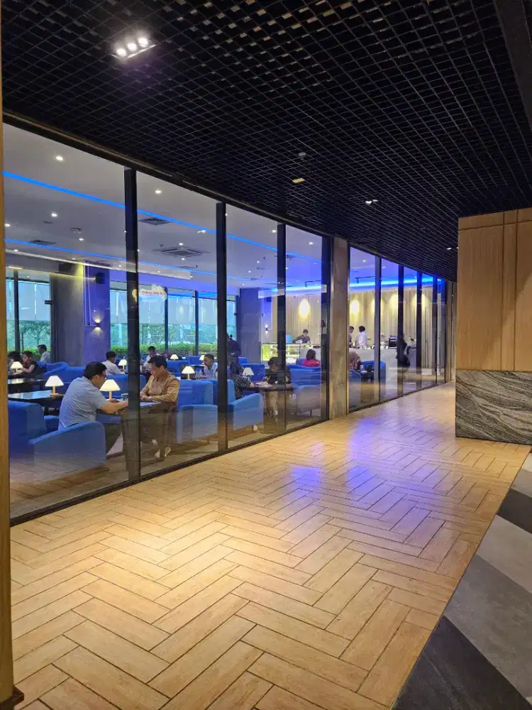 Dicari admin.public relation perempuan.