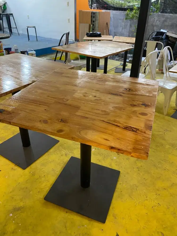 Meja Cafe kayu.