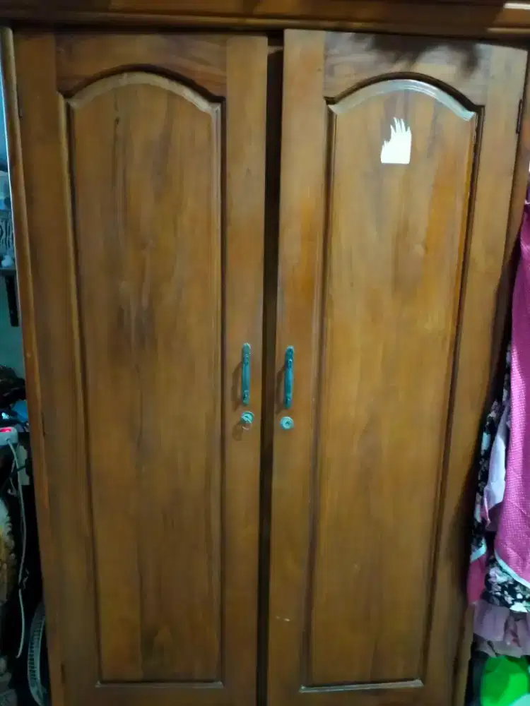 Almari jati tua dijual 1,5 jt  nego monggo kalau ada yg minat