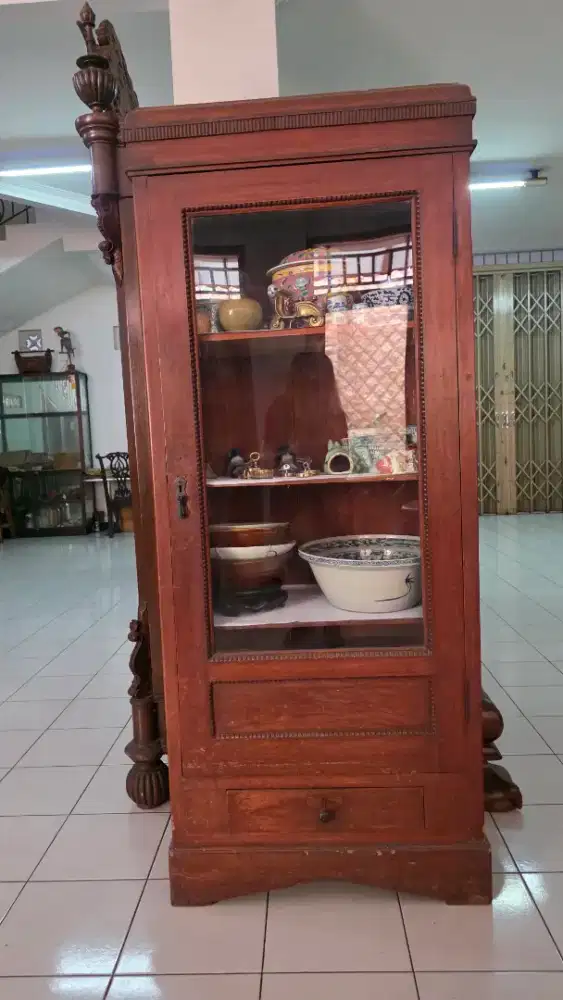 Lemari antik kayu jati
