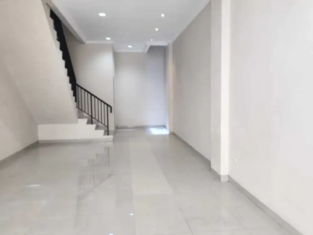 Disewakan Harga Terjun Payung 3 Lantai CBD Green Lake City