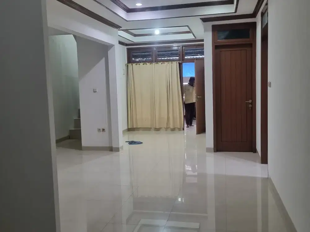Disewakan Cepat Rumah 1,5 Lantai Kosambi Baru