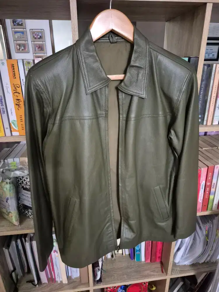 Jaket kulit warna Army