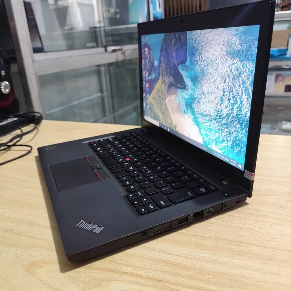 Laptop Lenovo Thinkpad Intel Core i5 SSD Dual Baterai Mulus