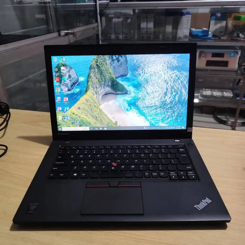 Laptop Lenovo Thinkpad Intel Core i5 SSD Dual Baterai Mulus