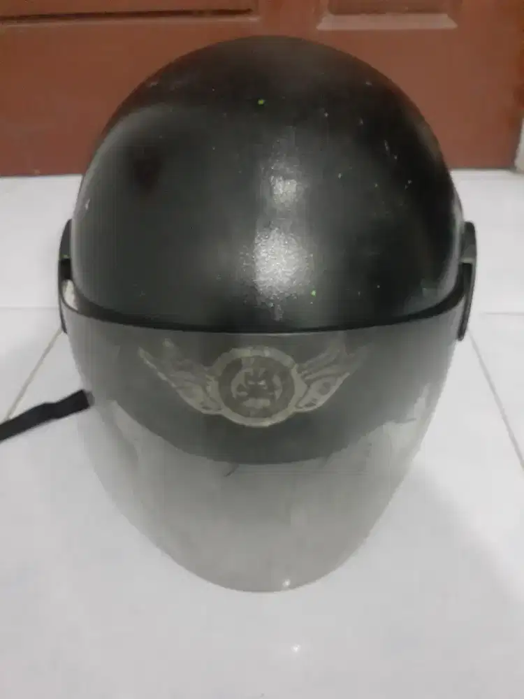 Helm bekas pemakaian
