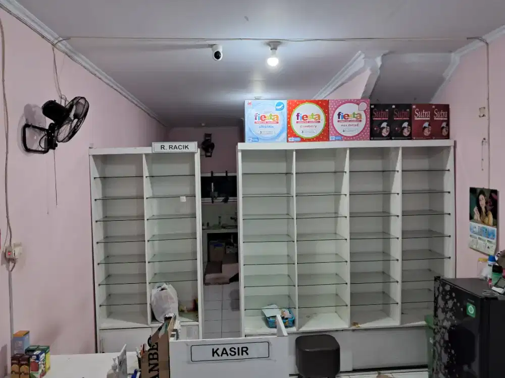 Jual Etalase/Rak Obat Bekas