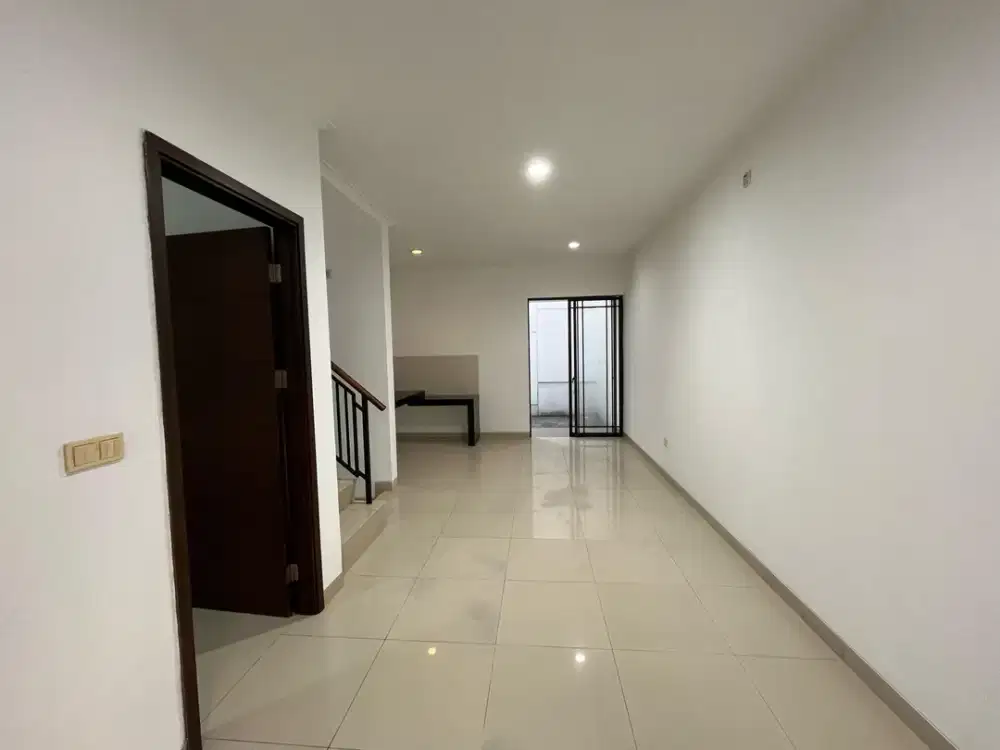 Dijual Rumah Unit Rapih Turun Harga di Cluster Asia Green Lake City