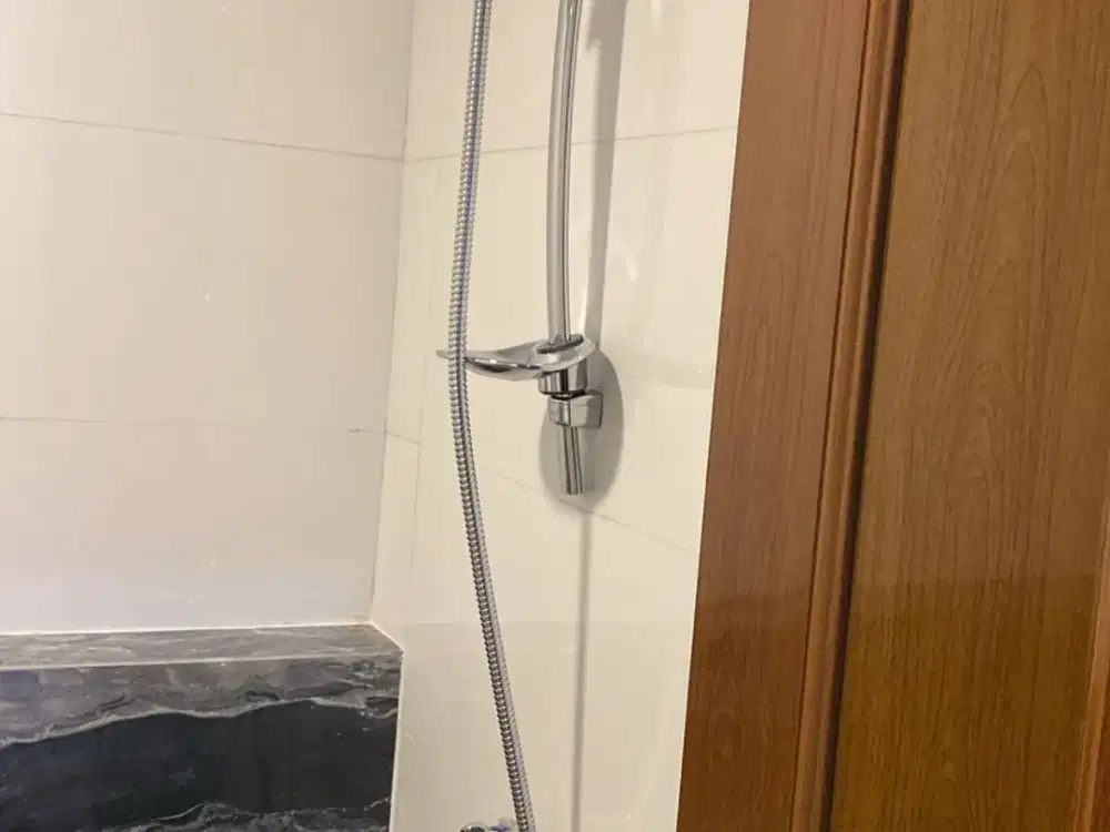 Dijual Rumah Villa Melati Mas Lantai Granit Mewah dan Rapih