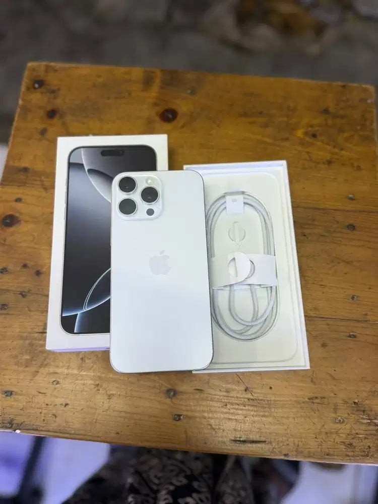 Iphone 16 Pro Max 256Gb White titanium CC 11, BH 100, On Agustus bs TT