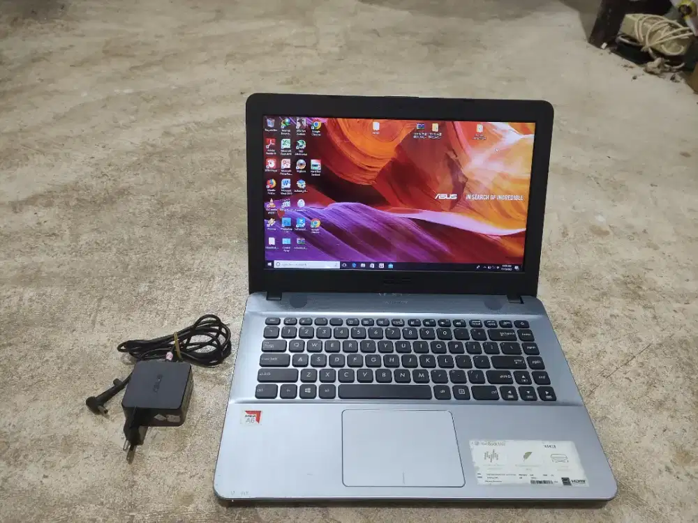 Laptop Asus vivobook max x441ba, amd a6-9225, ram 4gb, ssd128gb+hdd1tb