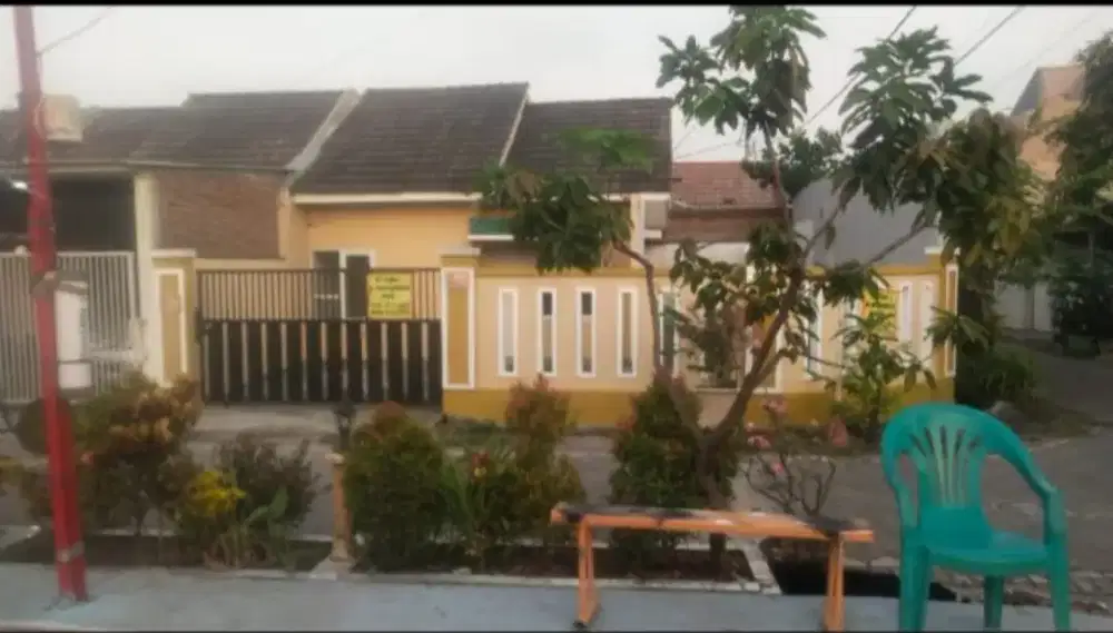 Rumah pojok lingkungan Cluster