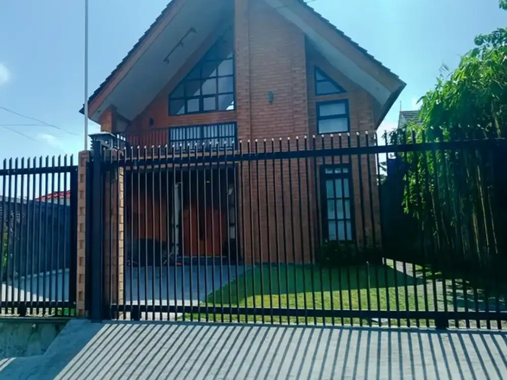 Jual villa cantik 7 KT dua lantai di kawasan wisata lembang bandung