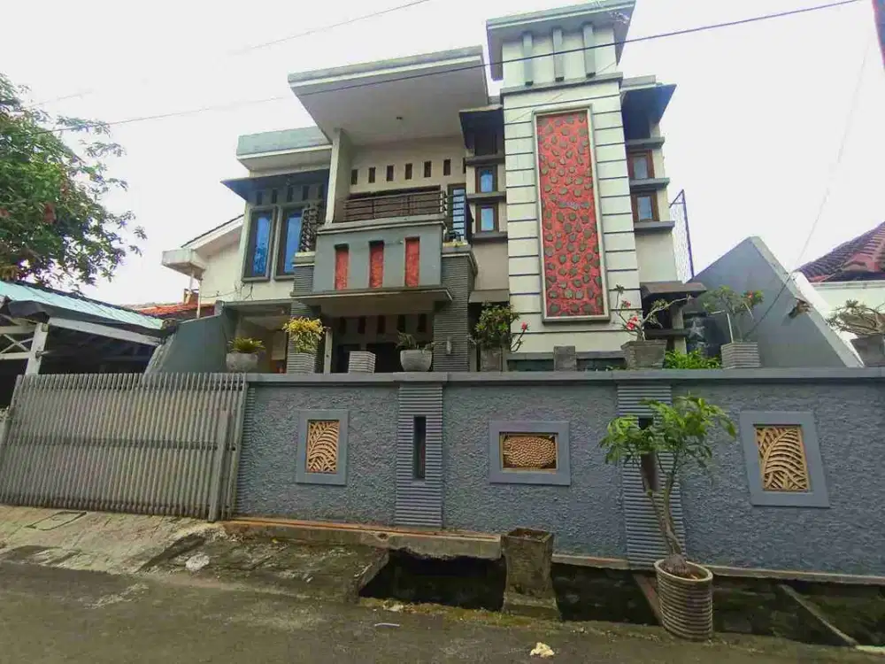 RUMAH 2 LANTAI SEMIFURNISHED DI BULAK KLENDER - JAKTIKM