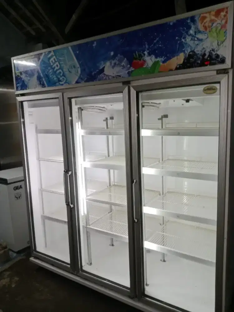 Pendingin Minuman Showcase 3 pintu merk SANDEN