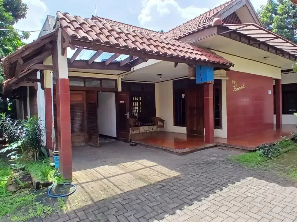 Rumah luas di Kawasan tenang dekat kemana mana di pondok labu