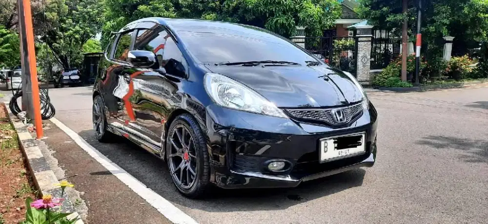 HONDA JAZZ RS AT 2011 LOW KILOMETER 67RIBU ORIGINAL SANGAT TERAWAT.