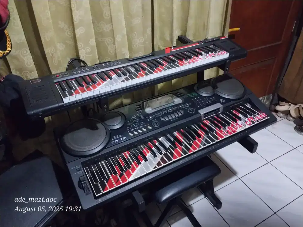 Dijual santai, 2 unit keyboard...kondisi normal, harga Rp. 2 jt nego