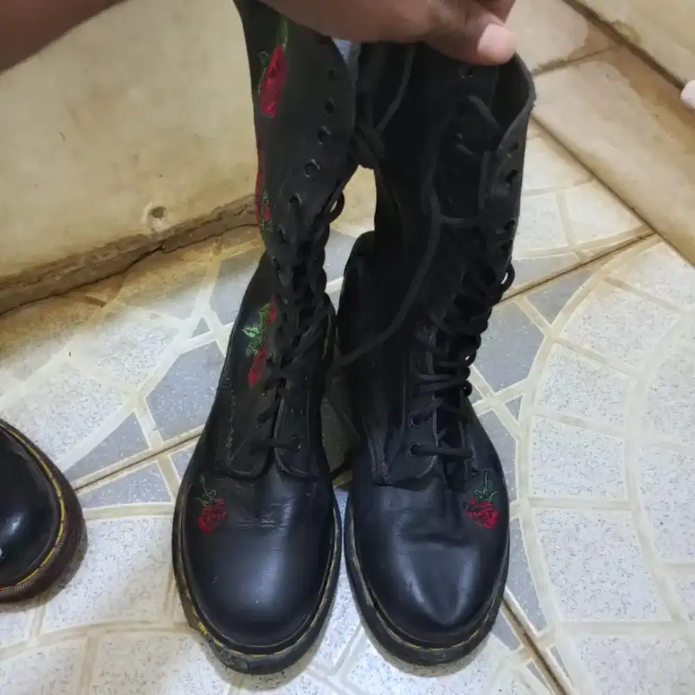 Dr martens Vonda made Thailand sz 38 (40-41) Masih masuk