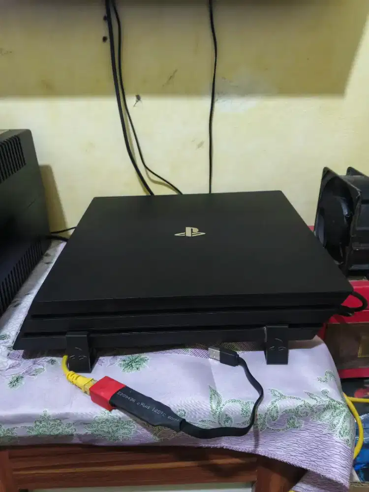 PS4 Pro 1TB Full game, mulus, segel void