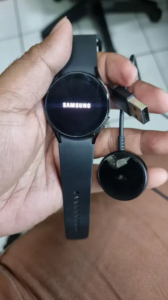 Samsung smart watch 4 ukuran 40mm plus charger
