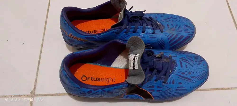 Sepatu bola anak UK.37 warna biru